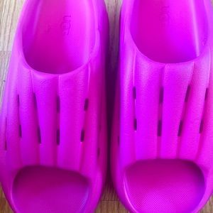 Fuchsia Ugg woman sandals